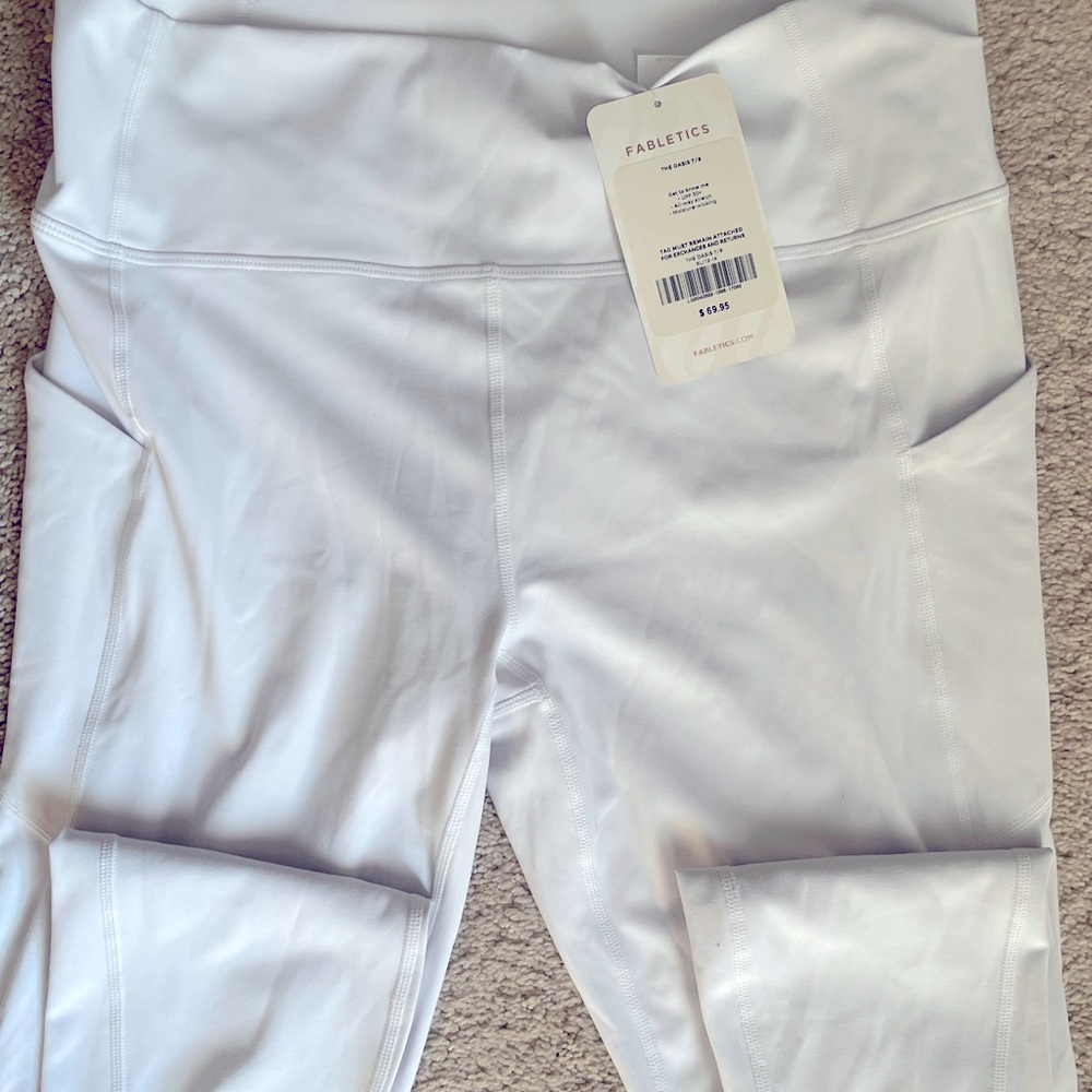 Brand New Fabletics work out set. Tags still attached. XL both top and bottom - Picture 1 of 6